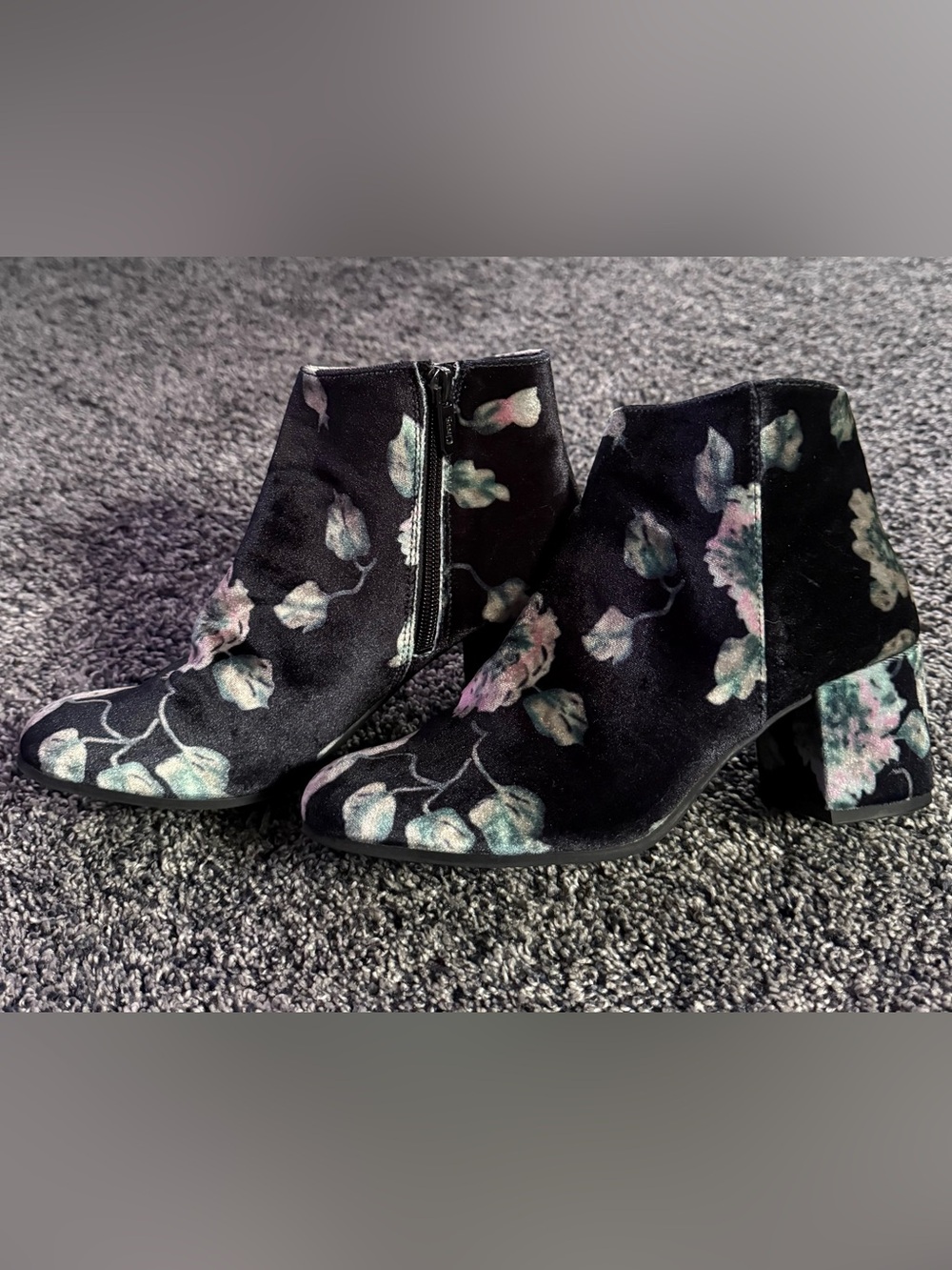 Women's Black Velvet Floral Ankle Boots Circus by Sam Edelman brand size 7.5